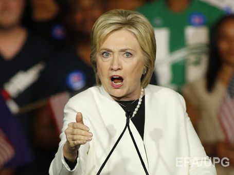 Опрос: Клинтон незначительно опережает Трампа