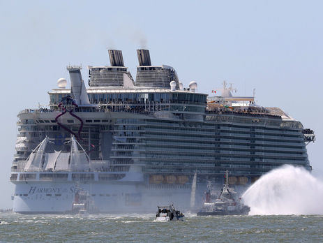 Крупнейший в мире круизный лайнер совершил первый рейс. Видео