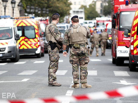 Во Франции проверят все спецслужбы после нападения на префектуру полиции в Париже