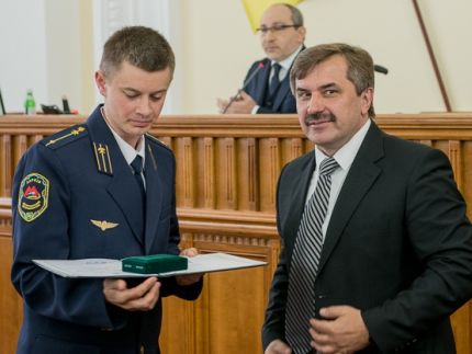 В Харькове наградили машиниста поезда метро, под который прыгнула женщина с двумя детьми