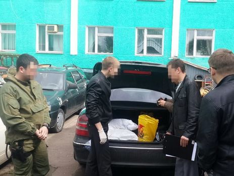 Правоохранители задержали двоих скупщиков янтаря, которые имели при себе товара на 4 млн грн