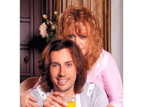 Пугачева в очках и Галкин в косухе вышли в свет 