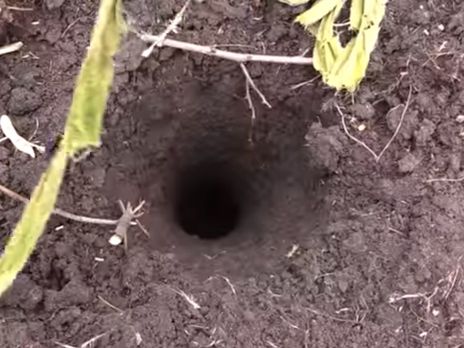 Украинские военные показали последствия атаки беспилотника боевиков. Видео