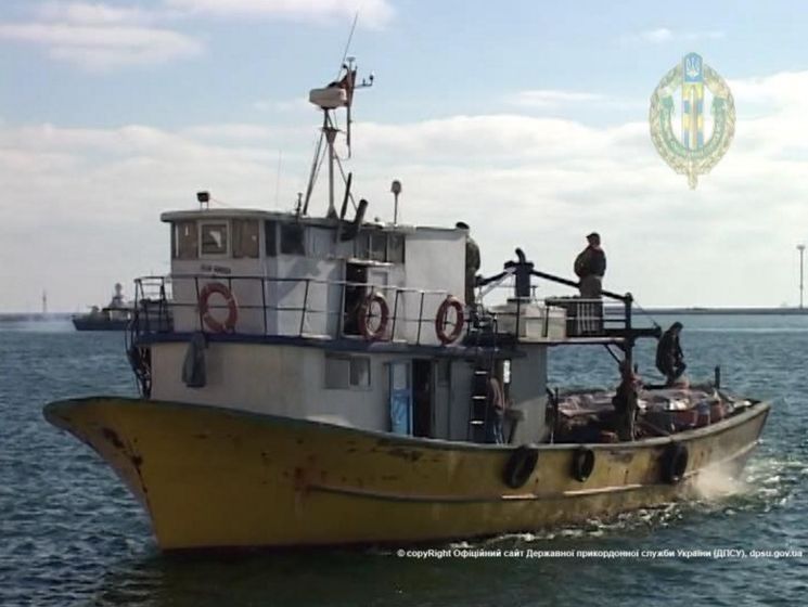 Суд конфисковал турецкую шхуну за незаконный лов рыбы в морской зоне Украины