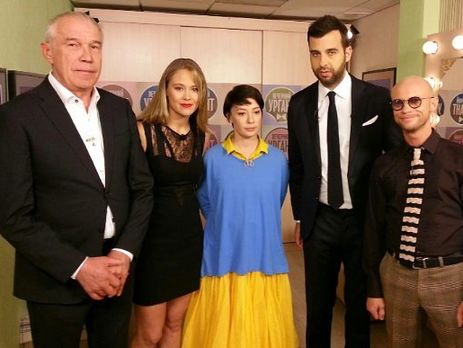 Хаматова в одежде цветов украинского флага пришла на шоу 