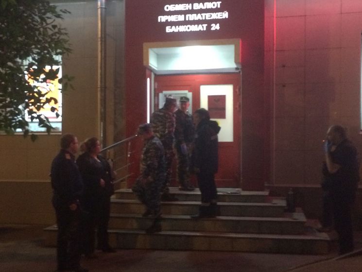 Захвативший заложников в московском банке налетчик убит
