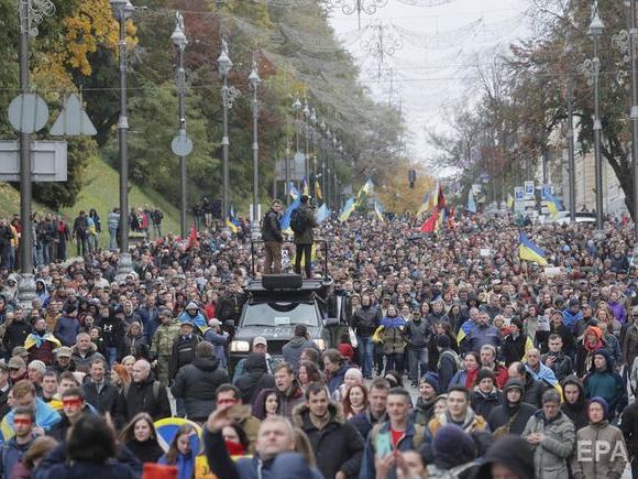 ﻿"Зібрати Майдан вже за 100 днів свого президентства – це треба вміти". Соцмережі обговорюють акцію "Ні капітуляції"