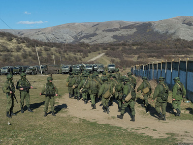 Российские военные захватили аэродром в Саках