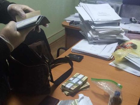 Детективы антикоррупционного бюро проводят обыск в прокуратуре Херсона