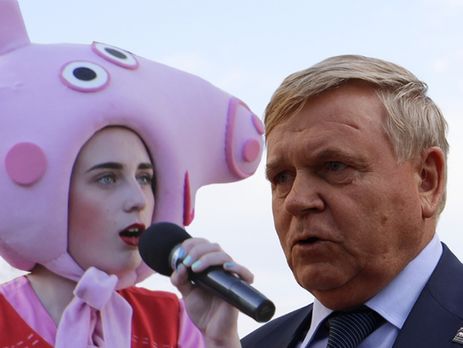 В Перми аниматоры в костюмах Свинки Пеппы и Фиксика агитировали дошколят за 