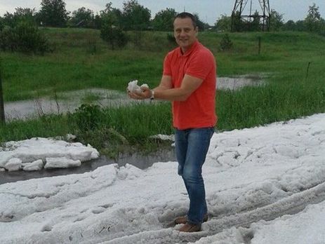 В Кременчуге выпал град, улицы покрылись снежно-ледовой коркой