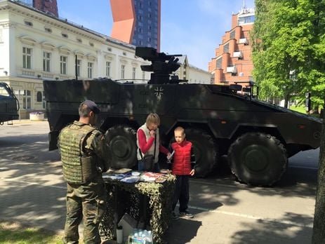 В центре города Клайпеда в Литве расположились американские и немецкие солдаты с техникой. Фоторепортаж