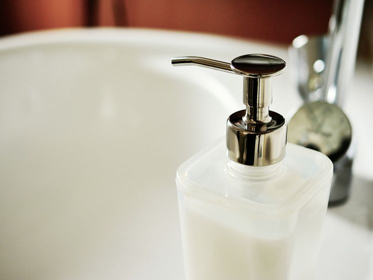 "Укрзалізниця" закупит 170 тыс. литров жидкого мыла