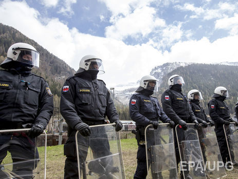 В Австрии на концерте мужчина застрелил двух человек и покончил с собой