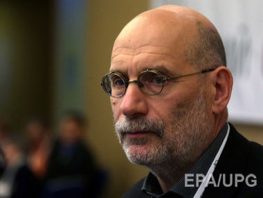 Акунин написал книгу, в которой читатель может выбрать один из восьми вариантов окончания