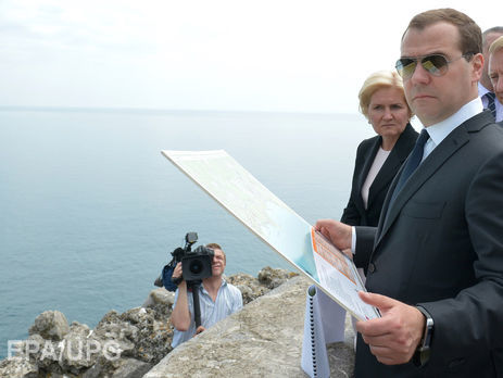 Медведев приехал в аннексированный Крым