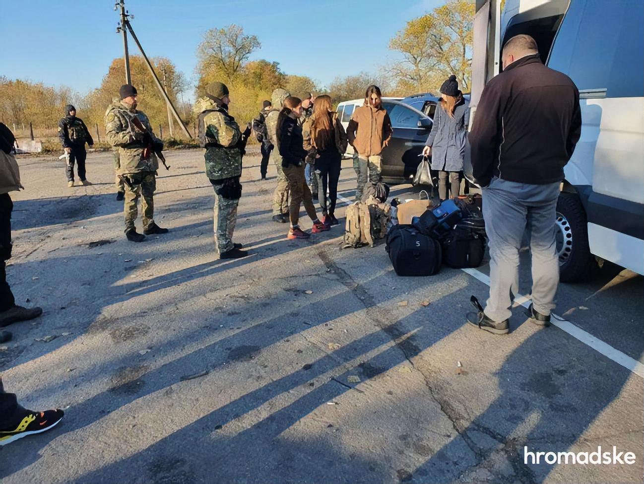 Mezhdu Policiej I Veteranami Ato Kotorye Napravlyayutsya V Zolotoe Proizoshli Stolknoveniya Gordon