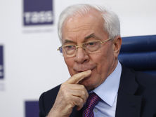 Азаров: Нужно было изолировать Тягнибока, Пашинского, Турчинова, Яценюка, а олигархов, которые деньги выделяли на Майдан, взять за шкирку