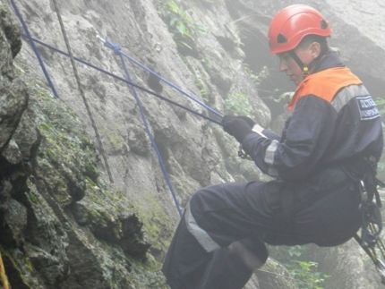 В России эвакуировали 150 рабочих, заблокированных в карьере после обвала