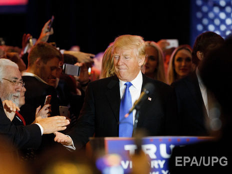 Опрос: Трамп опередил Клинтон в президентском рейтинге