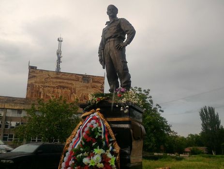 В Алчевске поставили памятник боевику Мозговому
