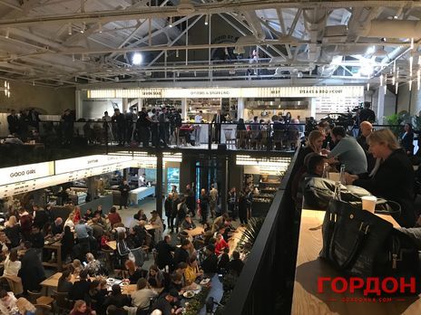 Место для пресс-конференции Зеленскому предоставили бесплатно, еду оплатило Госуправление делами