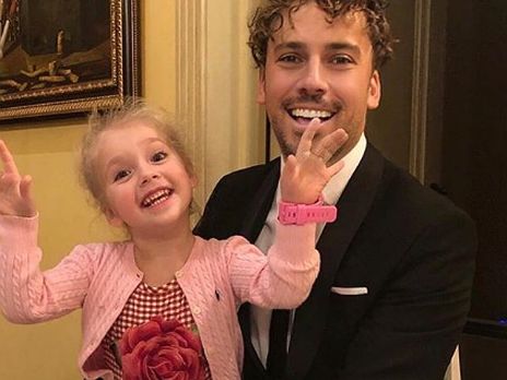 Лиза Галкина исполнила танец, вертя свою косу