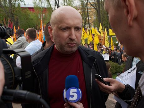 Турчинов: Моя жена в результате нападения не пострадала