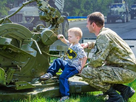 В Днепре открыли уличный музей АТО. Фоторепортаж