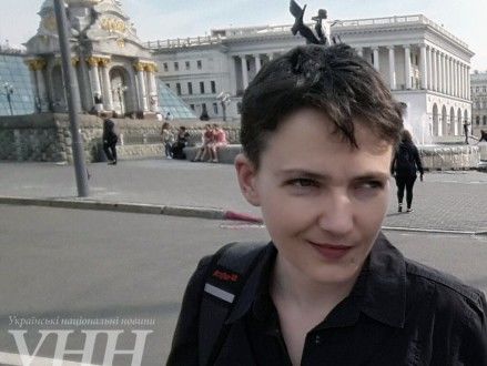 Во второй день на свободе Савченко с сестрой и друзьями прогулялась по Киеву