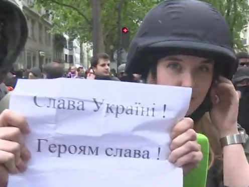 Во Франции активисты с плакатом "Слава Україні!” сорвали прямой эфир Russia Today