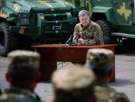Порошенко поручил увеличить зарплату сержантскому составу ВСУ