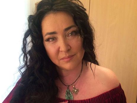 Лолита каждый день ставит свечку за здоровье бывшего мужа