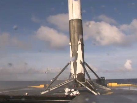 SpaceX опубликовала кадры новой успешной посадки Falcon 9. Видео