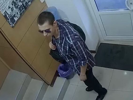 В Киеве мужчина ограбил обменный пункт и ранил полицейского