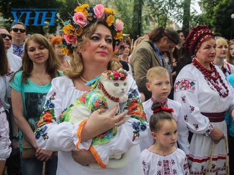 В рамках празднования Дня Киева украинцы поучаствовали в мегамарше вышиванок. Фоторепортаж