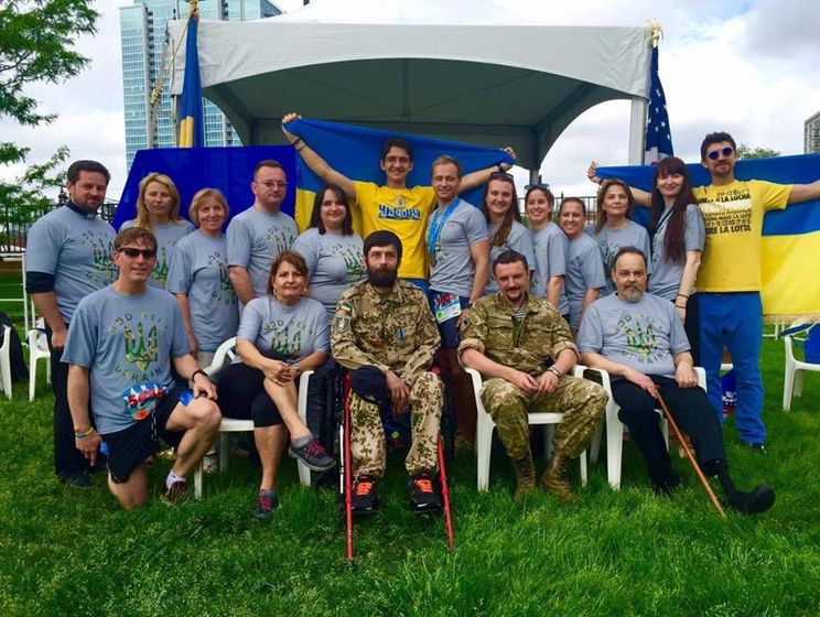 МИД Украины: В Чикаго прошел благотворительный марафон, участники которого после финиша встретились с воинами АТО