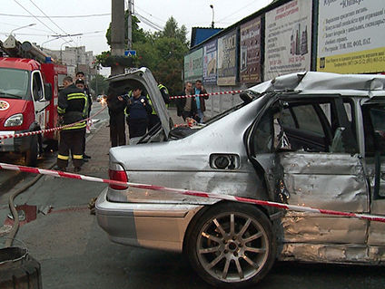 В Виннице иномарка столкнулась с такси, погибли четыре человека