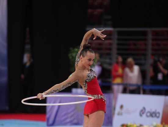 Украинская гимнастка Ризатдинова выиграла золото в упражнении с обручем на этапе Кубка мира. Видео