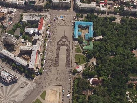 Тысячи велосипедистов изобразили на центральной площади Харькова символ города