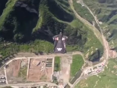 Американский экстремал преодолел Китайскую стену. Видео