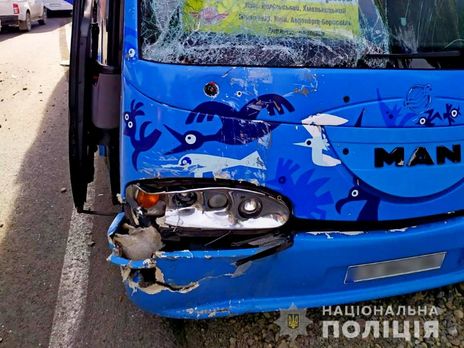 ﻿У Чернівецькій області у ДТП із рейсовим автобусом постраждало дев'ятеро осіб – поліція