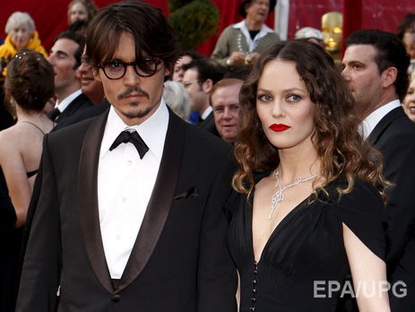 Бывшая жена Деппа Паради встала на его защиту