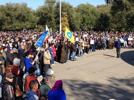 В российской Элисте прошел многотысячный митинг против назначения мэром экс-главаря 