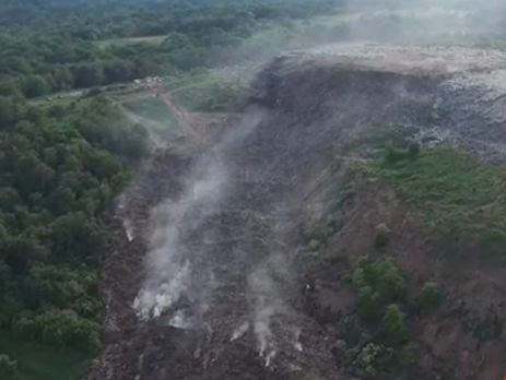 Под завалами на мусорном полигоне во Львове находятся четыре человека – СМИ