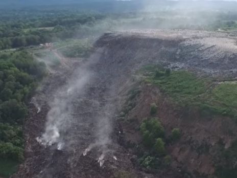 Последствия обвала на свалке возле Львова сняли с высоты птичьего полета. Видео
