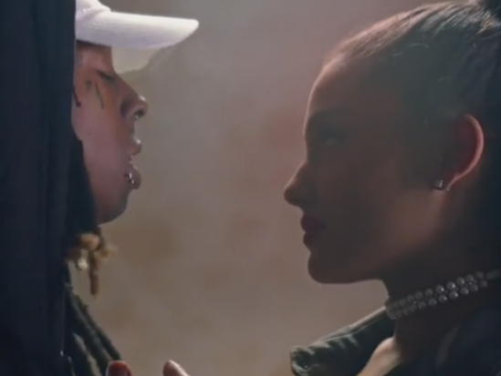 Клип Let Me Love You Арианы Гранде и Lil Wayne набрал более 10 млн просмотров. Видео