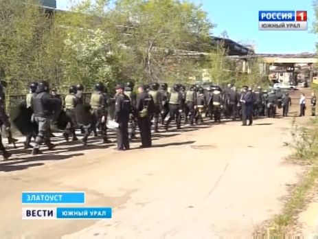 В России провели учения по разгону забастовок рабочих, которым не платят зарплату. Видео