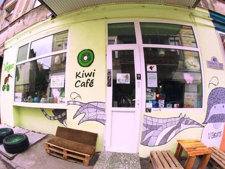 В Тбилиси ультранационалисты напали на вегетарианцев с шашлыками и сосисками