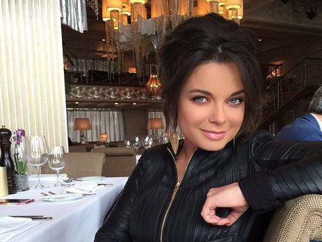 Королева поделилась своим детским снимком